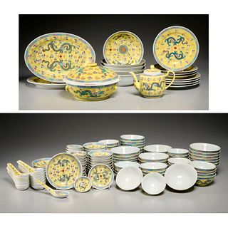 Chinese Jingdezhen Zhi famille jaune porcelain set