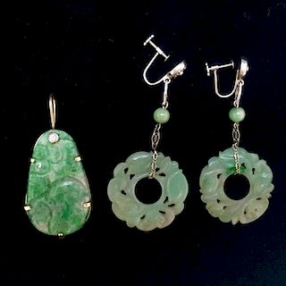 FINE 14K GOLD OLD CHINESE JADEITE PENDANT AND 14K WHITE GOLD A PAIR OF EARRING