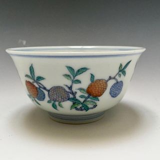 A FINE CHINESE ANTIQUE DOUCAI BOWL. MARKED