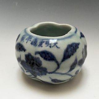 CHINESE ANTIQUE BLUE AND WHITE BIRD FOOD POT