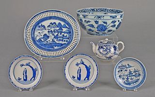 Six pieces of Chinese blue and white porcelain, 19