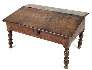 English walnut table top desk, early 19th c., 16 1