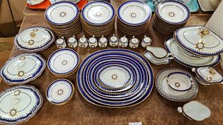 FANTASTIC CHINESE EXPORT 101PC. DINNER SERVICE INCLUDING A GRADUATED SET OF 10 PLATTERS (4 CHIPS ON PLATES, 1 STAPLED, SOUPS HAVE 1 CHIP AND 1 W/CRACK