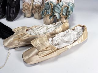 ANTIQUE BALLET SLIPPERS AND LOW HEEL SHOES 