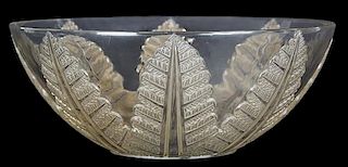 A R. Lalique Felix Bowl, 20TH CENTURY, with a band of leaves arranged around the center highlighted by staining, model 389.