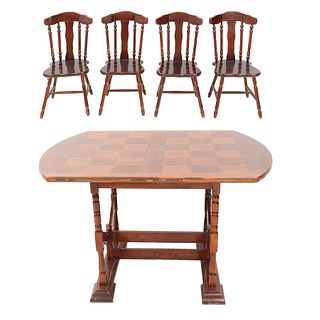 COMEDOR. SXX. Elaborado en madera. Mesa con cubierta rectangular, chambrana compuesta y soportes tipo y 4 sillas.