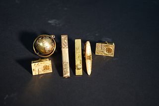 A SET OF 6 GOLD JEWLERY PIECES