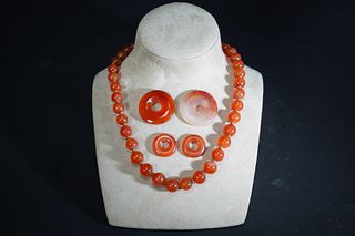 A SET OF 5 AGATE PIECES