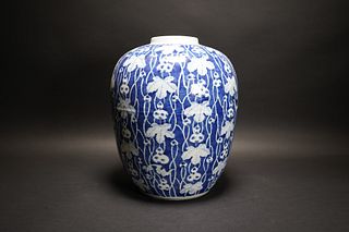 A CHINESE BLUE AND WHITE DOUBLE GOURD PORCELAIN JAR
