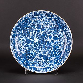 A CHINESE BLUE AND WHITE 'PEONY' LARGE PORCELAIN PLATE