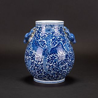 A CHINESE BLUE AND WHITE 'LOTUS AND PHOENIX' PORCELAIN VASE.