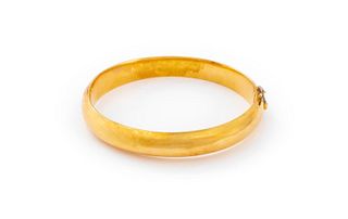 Italian 18K Yellow Gold Hinged Bangle Bracelet
