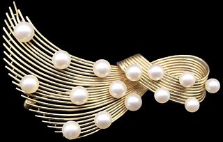 14K Brooch With White Pearls