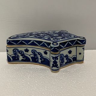 Chinese blue & white box and cover, Jiajing mark