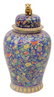 CHINESE PORCELAIN TEMPLE JAR WITH BUTTERFLIES