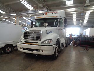 Tractocamion Freightliner CL120 2005