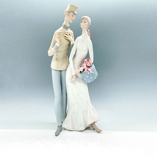The Flirt 1014564 - Lladro Porcelain Figurine
