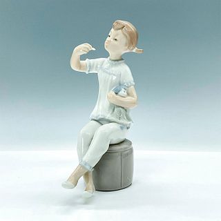 Girl With Doll 1001083 - Lladro Porcelain Figurine