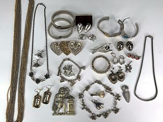 VINTAGE COSTUME LOT OF SILVER TONE JEWELRY