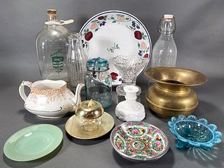 ASSEMBLED LOT OF DECORATIVE AND SERVING ITEMS