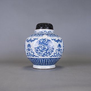 BLUE & WHITE 'PHOENIX MEDALLION' JAR WITH COVER, 19TH CENTURY