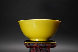 A CHINESE YELLOW GROUND BOWL WITH SILK EMBROIDERY STAND, SIX CHARACTER' QIAN LONG' MARK