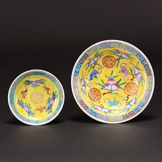 GROUP OF 2 FAMILLE ROSE YELLOW GROUND 'PEACH' DISHES