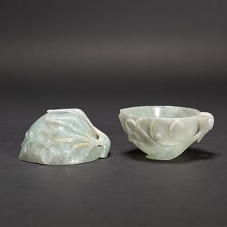 A PAIR OF CARVED JADEITE PEACH SHAPE CUP 