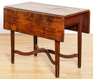 New England maple Pembroke table, late 18th c.