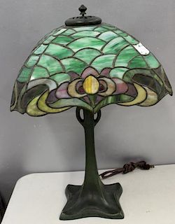 Tiffany Style Leaded Glass Table Lamp.
