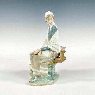 New Shepherdess 1004576 - Lladro Porcelain Figurine