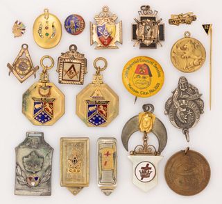 ASSORTED ANTIQUE / VINTAGE FRATERNAL ORDER / SOCIETIES WATCH FOBS AND OTHER ARTICLES, LOT OF 19