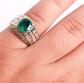 VCA OVAL EMERALD RING SIZE 6.5