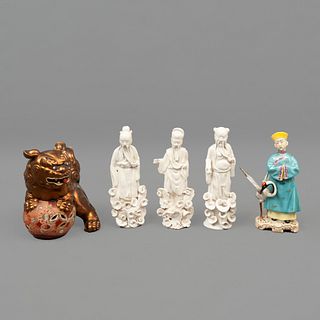 SABIOS ANCIANOS JAPÓN SIGLO XX Elaborados en cerámica y porcelana policromada Acabado vidriado y brillante Uno sellado inf...
