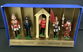 CAVENDISH  ENGLISH SOLDIERS IN DISPLAY BOX