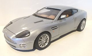 Burago  Aston Martin V12 Vanquish AM Racing Silver Diecast Model Car 34063 VEHICLE WITH ORIG BOX