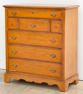United Furniture Corporation Five Drawer Dresser