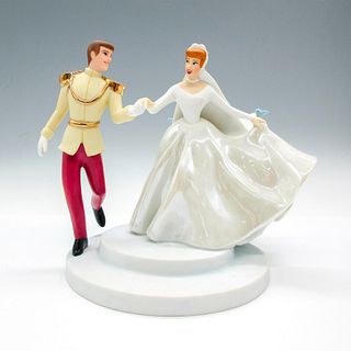 Walt Disney Classics Figurine, Cinderella & Prince Charming