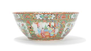 Chinese export porcelain rose medallion bowl, 19th