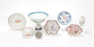 Seven pieces of Chinese porcelain, together with a