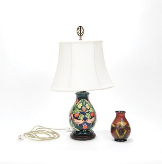 Moorcroft pottery table lamp, 20th c., 21" h., tog