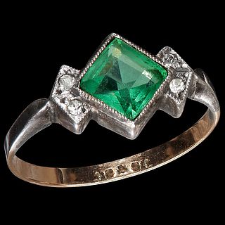 ANTIQUE GREEN AND WHITE STONE RING