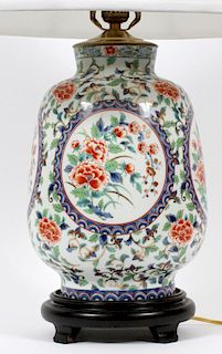 CHINESE HAND PAINTED PORCELAIN LAMP