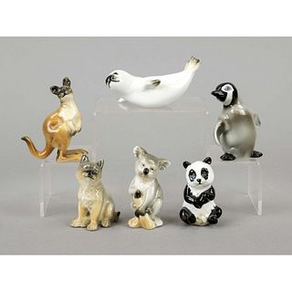Six miniature figurines, Hutsc
