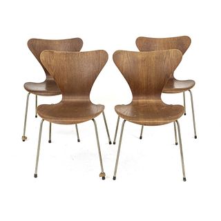 Arne Jacobsen, 4 chairs of the