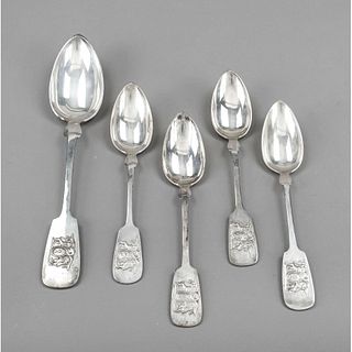 Eight dinner spoons and one se