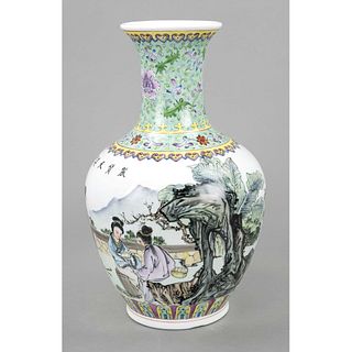 Vase of palace ladies, Chine,