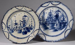 ENGLISH PEARLWARE SHELL-EDGE CHINOISERIE MOTIF PLATES, LOT OF TWO