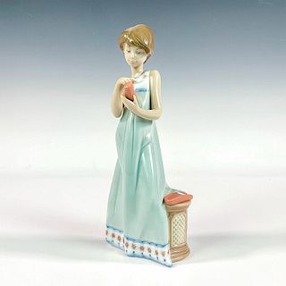 Calling A Friend 1005607 - Lladro Porcelain Figurine