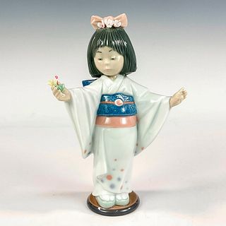 Flower Gazer 1006152 - Lladro Porcelain Figurine